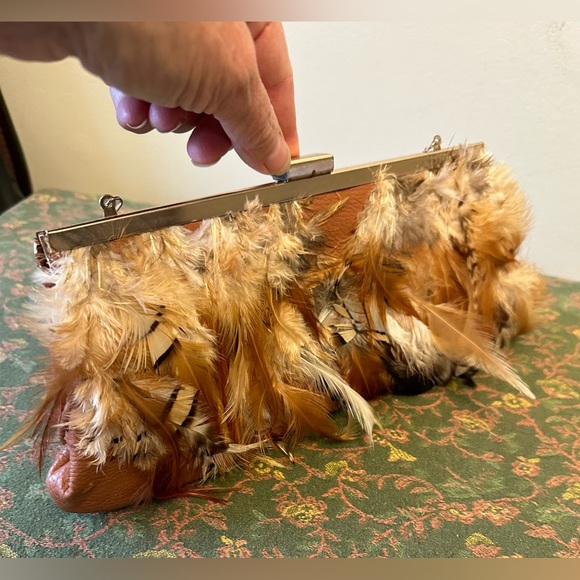 Feather covered clutch purse with chain handles - Picture 2 of 9